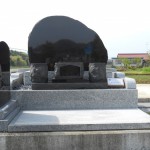インド産「YKD」と中国産「白麗」のお墓（展示品）
